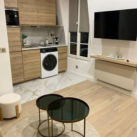 Apartment Joli 17 Paris